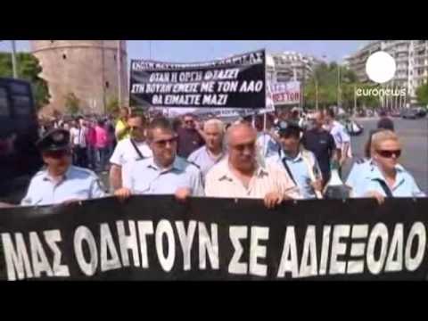 GREVA DHE PROTESTA FERMERET DHE PENSIONISTET KUNDER REFORMAVE NE GREQI LAJM