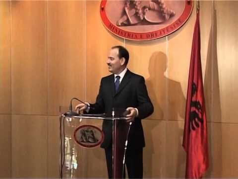 TOPI DEKRETON NISHANIN PRESIDENTI FIRMOSI DEKRETIN PER MINISTRIN E BRENDSHEM LAJM