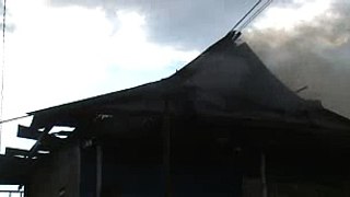 27 Unit Rumah Hangus Dilalap Api.wmv