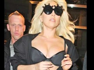 LAJME NGA TAPETI I KUQ TE REJAT ME TE FUNDIT NGA BOTA E ARTIT LAJM