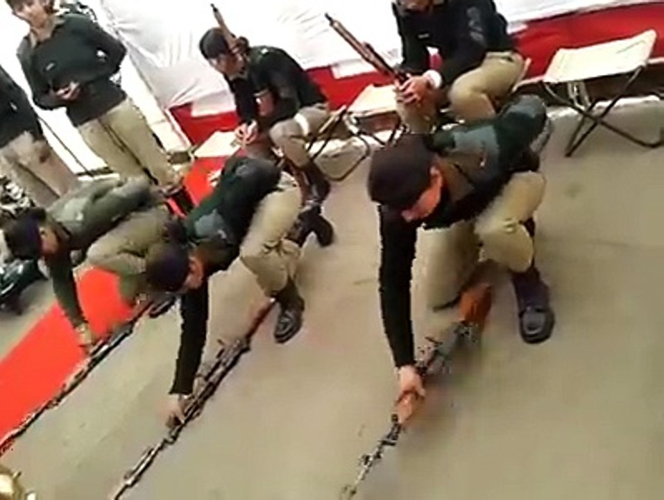 کون کون  جانا چاہتا ہے ؟