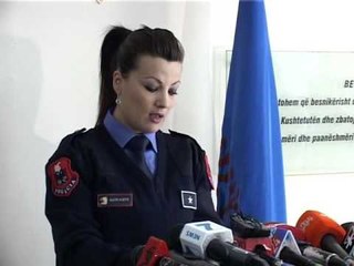 FALSIFIKONIN DOKUMENTA POLICIA ARRESTON 4 PERSONA QE FALLSIFIKONIN ÇERTIFIKATA LAJM