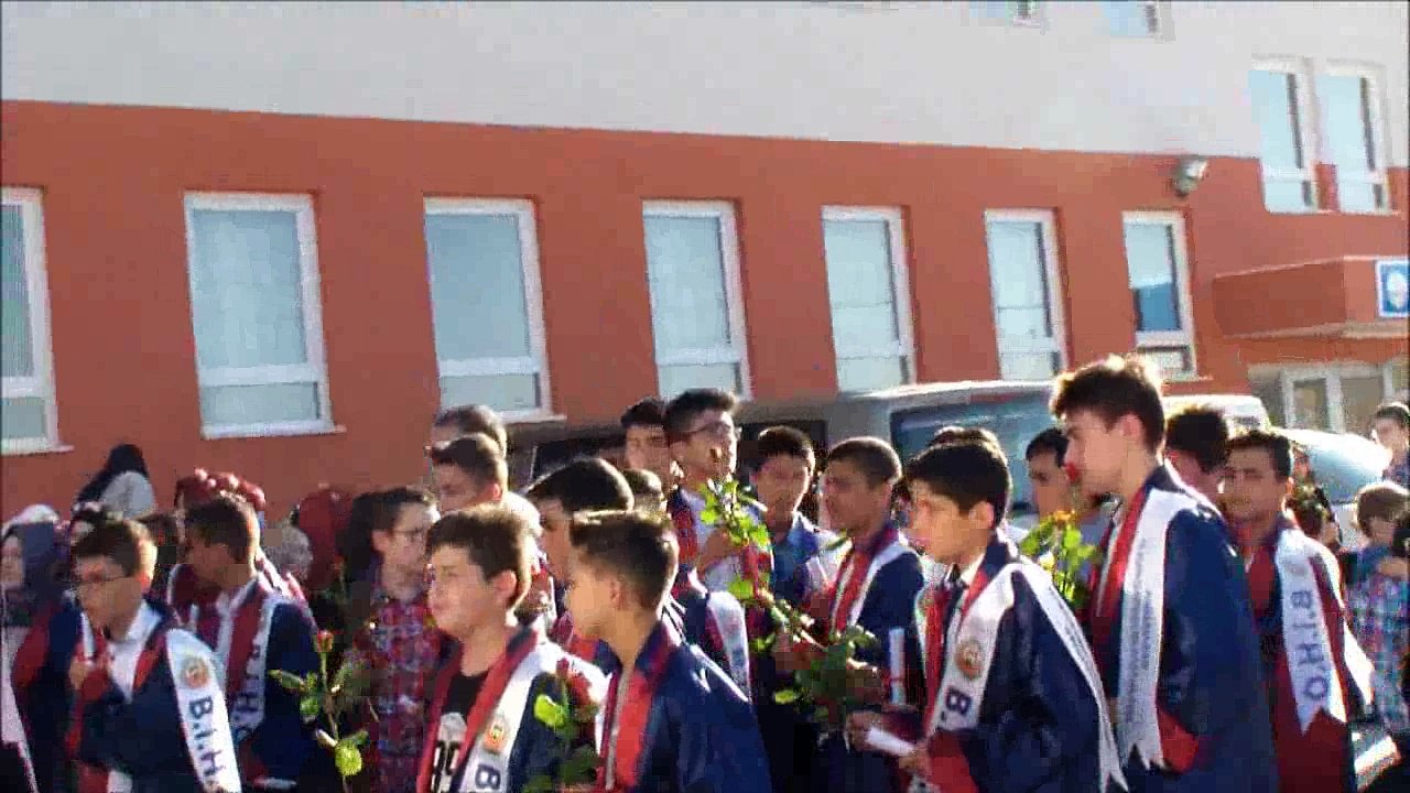 BANDIRMA İMAM HATİP'TE KEPLER DEĞİL GÜLLER HAVAYA ATILDI
