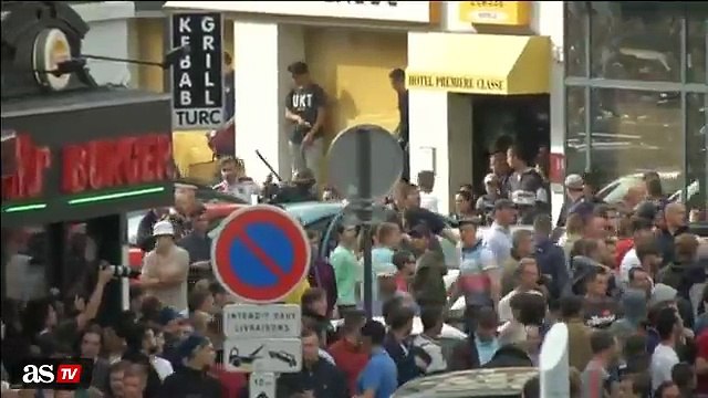 Espeluznante: batalla campal entre hinchas rusos y eslovacos