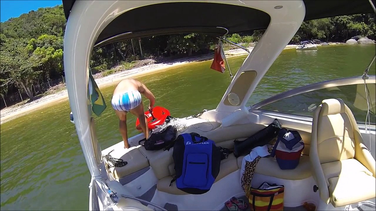 MONTAGEM DO STAND UP PADDLE DENTRO DA LANCHA SIRENA 23 PÉS