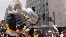 Pittsburgh Honors Penguins with Parade