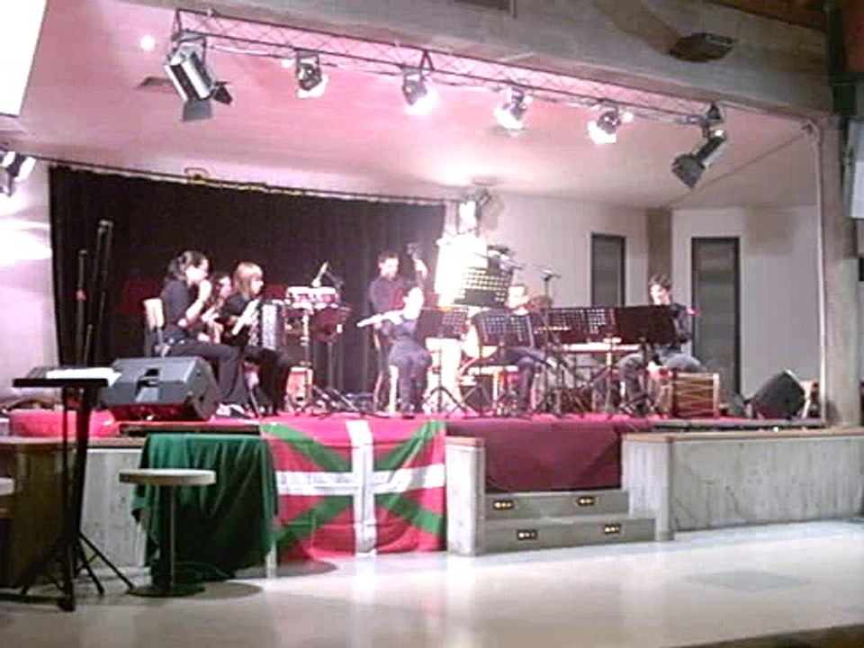 Concerto Banda Amurrio a Felina 26/04/09 - video 10 folk