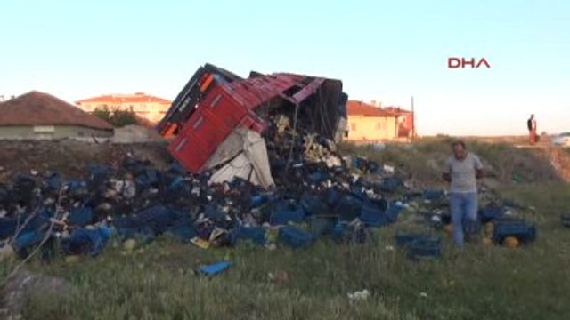 Çorum Cenazeye Gidenleri Taşıyan Otomobil Tır ile Çarpıştı 6 Ölü, 1 Yaralı