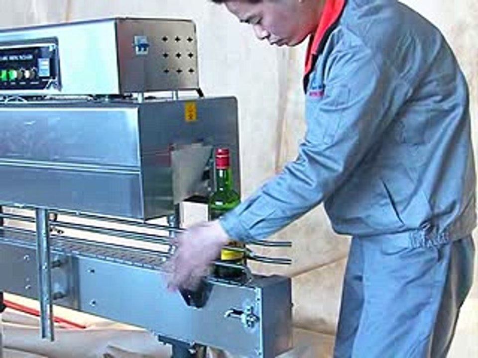 máy co màng nắp chai bán tự động, máy rút màng co nắp chai nước
