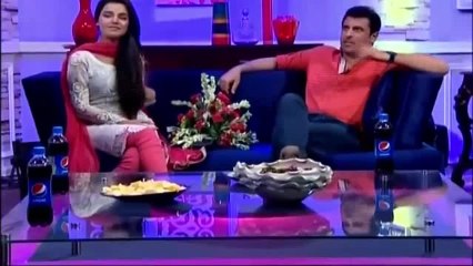 Classic Insult of Amir Liaquat Hussain by doing mimicry of "Angel Song" in Danish Nawaz Show!