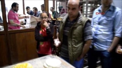 Çubuk Ramazanda Fırınlarda Sıcak Pide İçin Araç ve İnsan Kuyruğu