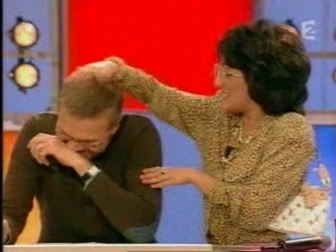 Florence Foresti - Myriam(mère de laurent) - L'institutrice