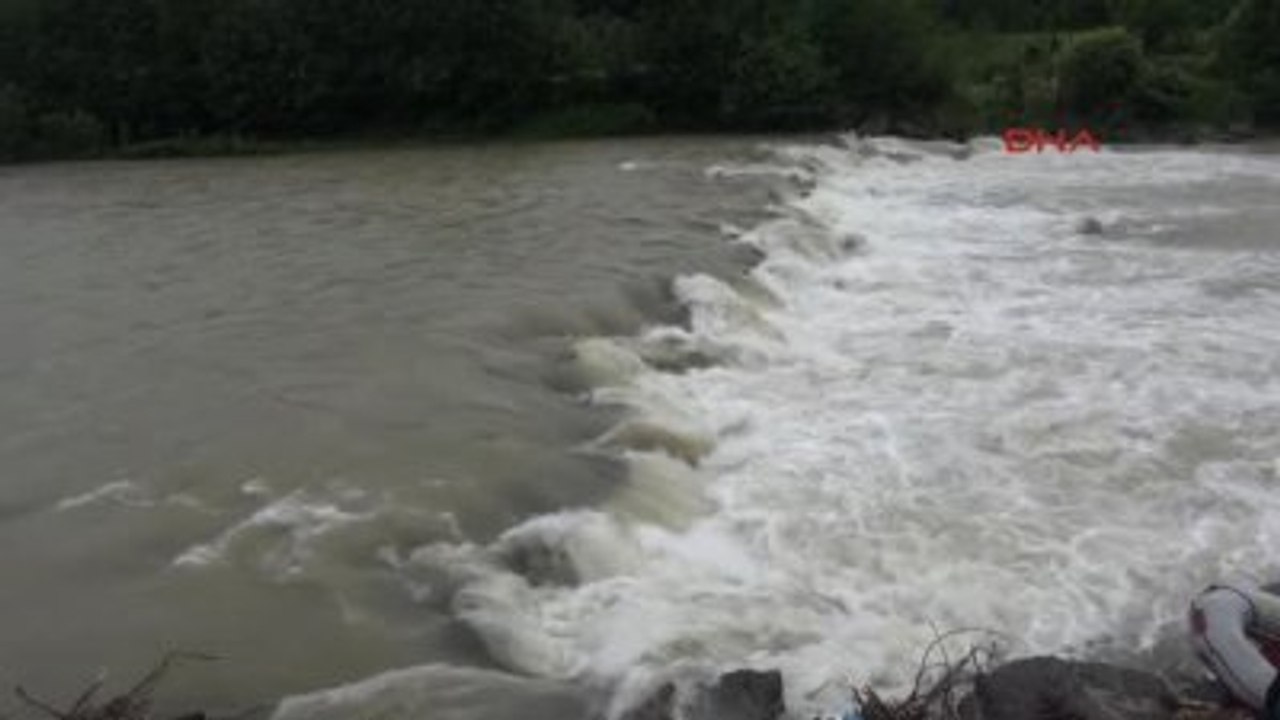 Rize Jöak Timleri İkizdere Deresi'nde Kayıp Yaşlı Adamı Arıyor