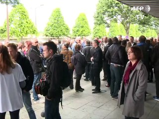 Marche blanche en hommage au policier et sa compagne tués