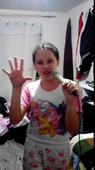 Niños cantando animatronicos