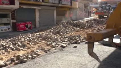 Derik'te Parke Taşlar Söküldü, Yollar Asfaltlandı