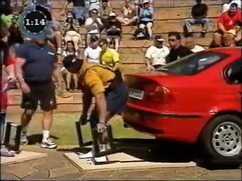 Cette force de la Nature bat le record du monde en soulevant 467 kilos !