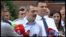 Ora News – Haki Çako shfaqet krah ministrit Tahiri pak minuta pasi Apeli e riktheu në detyrë