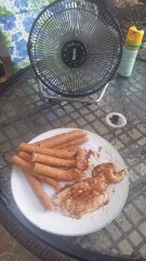 Tenir les mouche éloignées de votre assiette ? Un ventilateur !