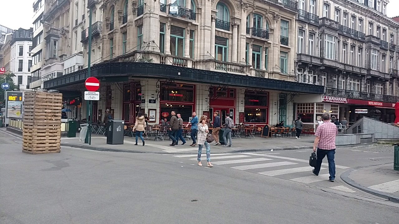 Une vue à 360 degrés du piétonnier de Bruxelles depuis la place de la Bourse
