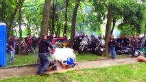 Régis fait un burn avec sa moto