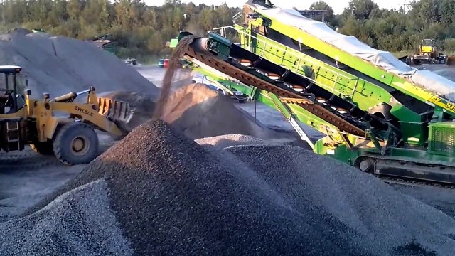 Mobile cone crusher McCloskey C44 + mobile screen S190 2D