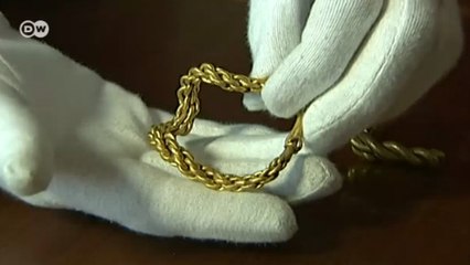 Amatör arkeologlar Viking hazinesi buldu