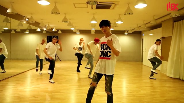 Chorégraphie de danseurs pro avec des chaussures à roues Heelys