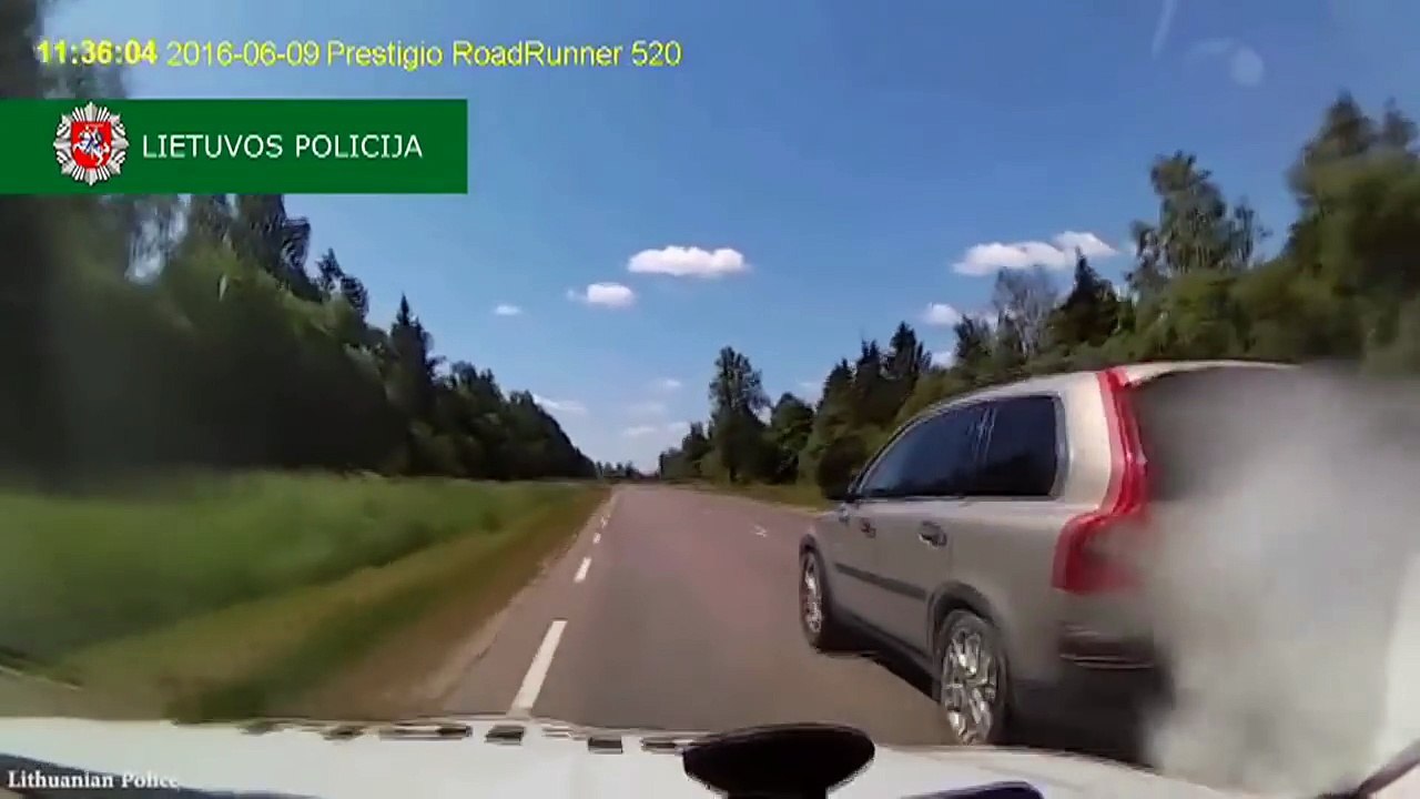 Driver uses spikes and smokescreen