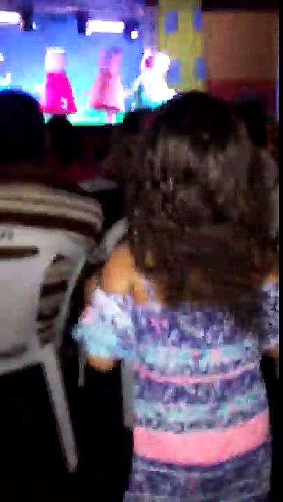 Layane costa dabcando com peppa pig do Pará