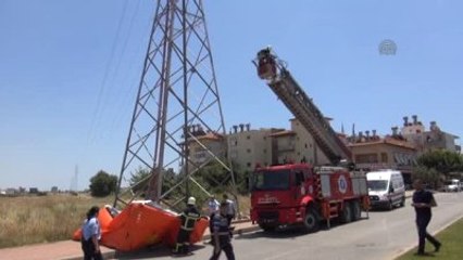 Çıktığı Elektrik Direğinden İnemeyen Kişiyi, İtfaiye Kurtardı