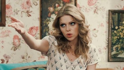 Сколько вещей может поместиться у блондинки в сумочке )) Смеялся до слёз!