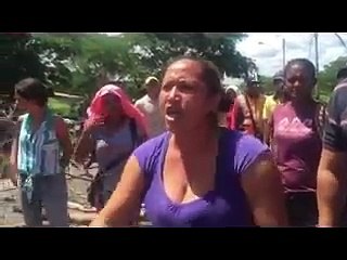 Personas protestaron frente a planta de Los Andes por no vender harina de maíz que producen
