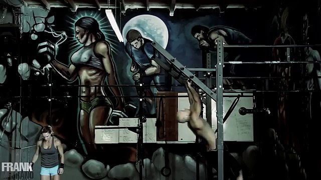 Lui è Frank, il SUPERUOMO VEGANO. Guardate cosa riesce a fare!