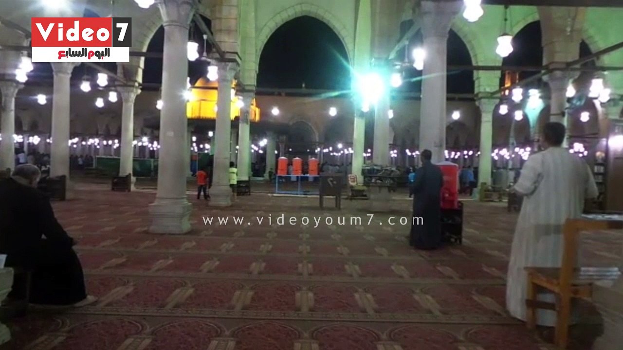 بالفيديو.. صلاة التروايح من مسجد عمرو بن العاص بمصر القديمة