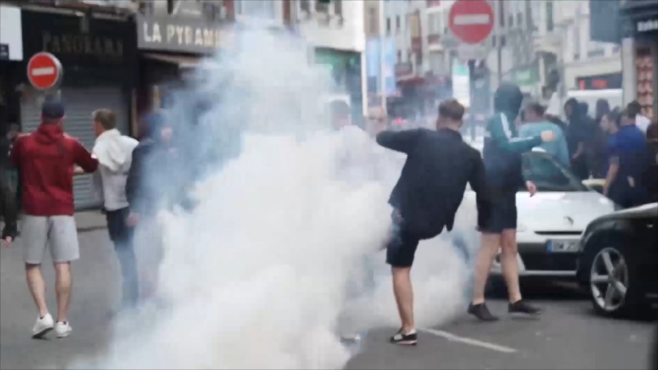 روسيا تستدعي سفير فرنسا احتجاجا على اعتقال مشجعيها