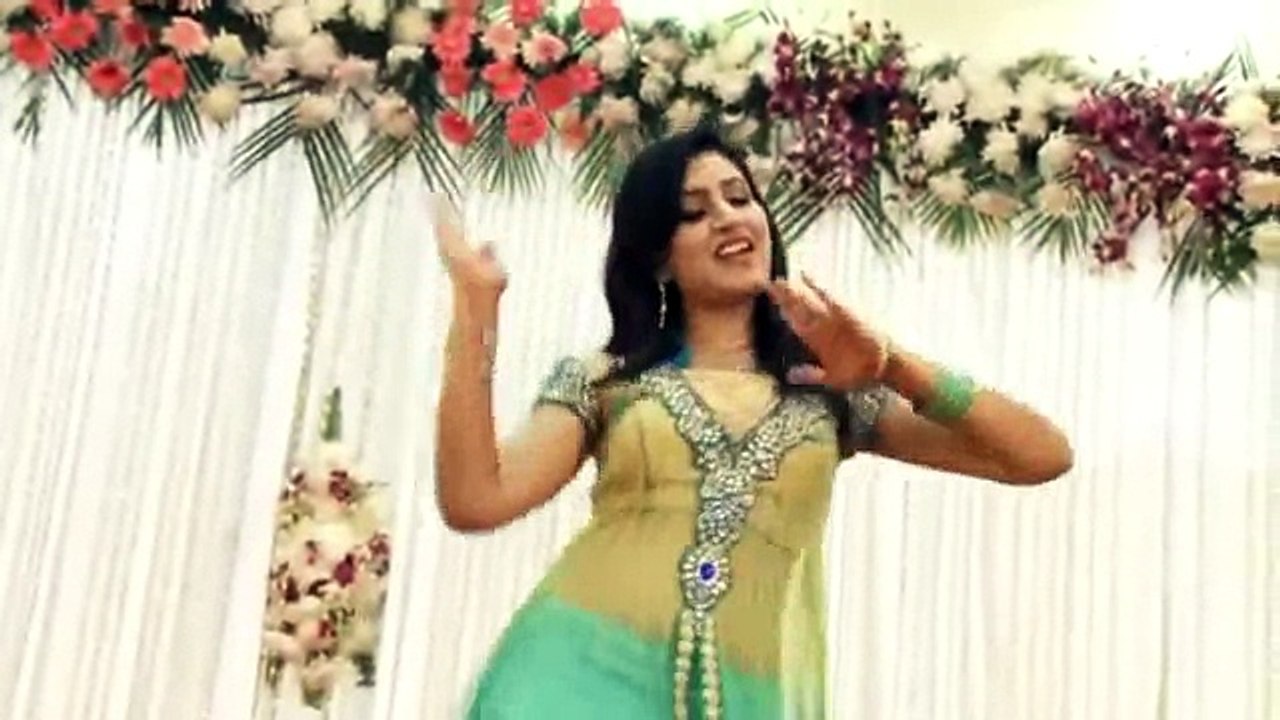 Best Ever Bollywood Indian Wedding Dance on Brother's Marriage by his Sister