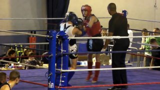 MUAY THAI classe D   ANTHONY 1er combat coin rouge ROUND3 13/02/10 ISSOIRE