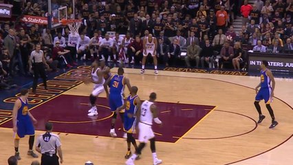LeBron James lâche une passe somptueuse à Tristan Thompson