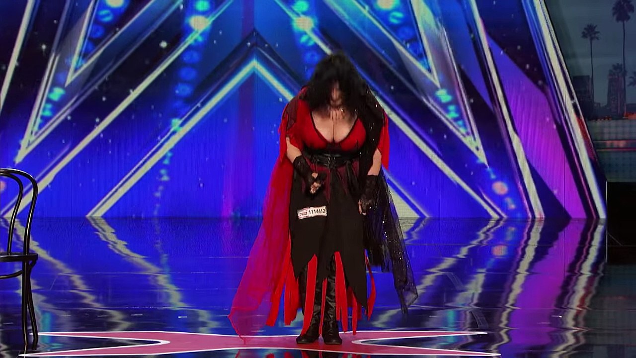 Miranda Cunha Wild Dancer Kisses Simon Cowell on the Lips America's Got Talent 2016 Auditions