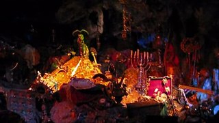 Riding Pirates and Jungle Cruise At Night at Disneyland (August 27, 2014)