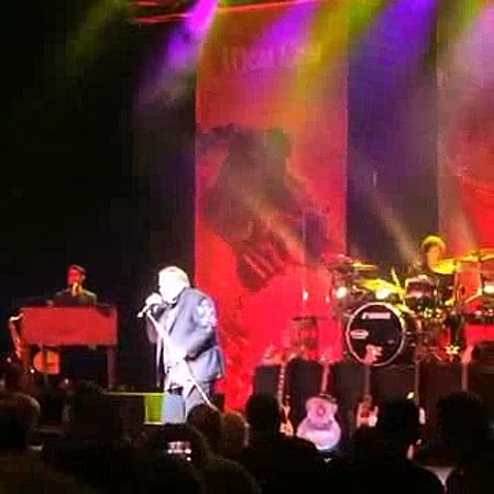 Le chanteur Meat Loaf s'effondre sur scène lors d'un concert au Canada- Regardez