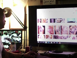 La religion dans la peau ou le quotidien de Walid, tatoueur à Bethléem