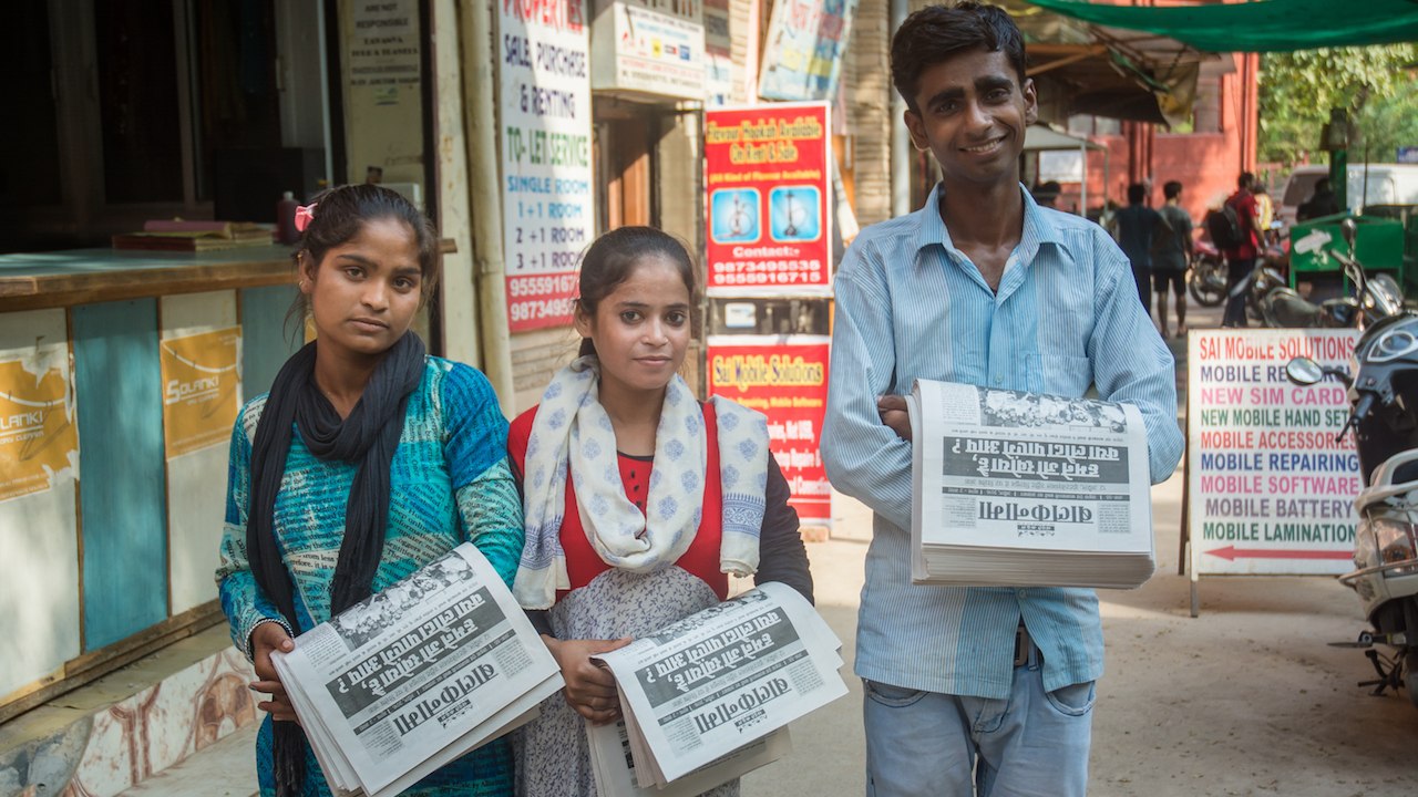 Indian Slum Kids Deliver Their Own Tabloid Newspaper