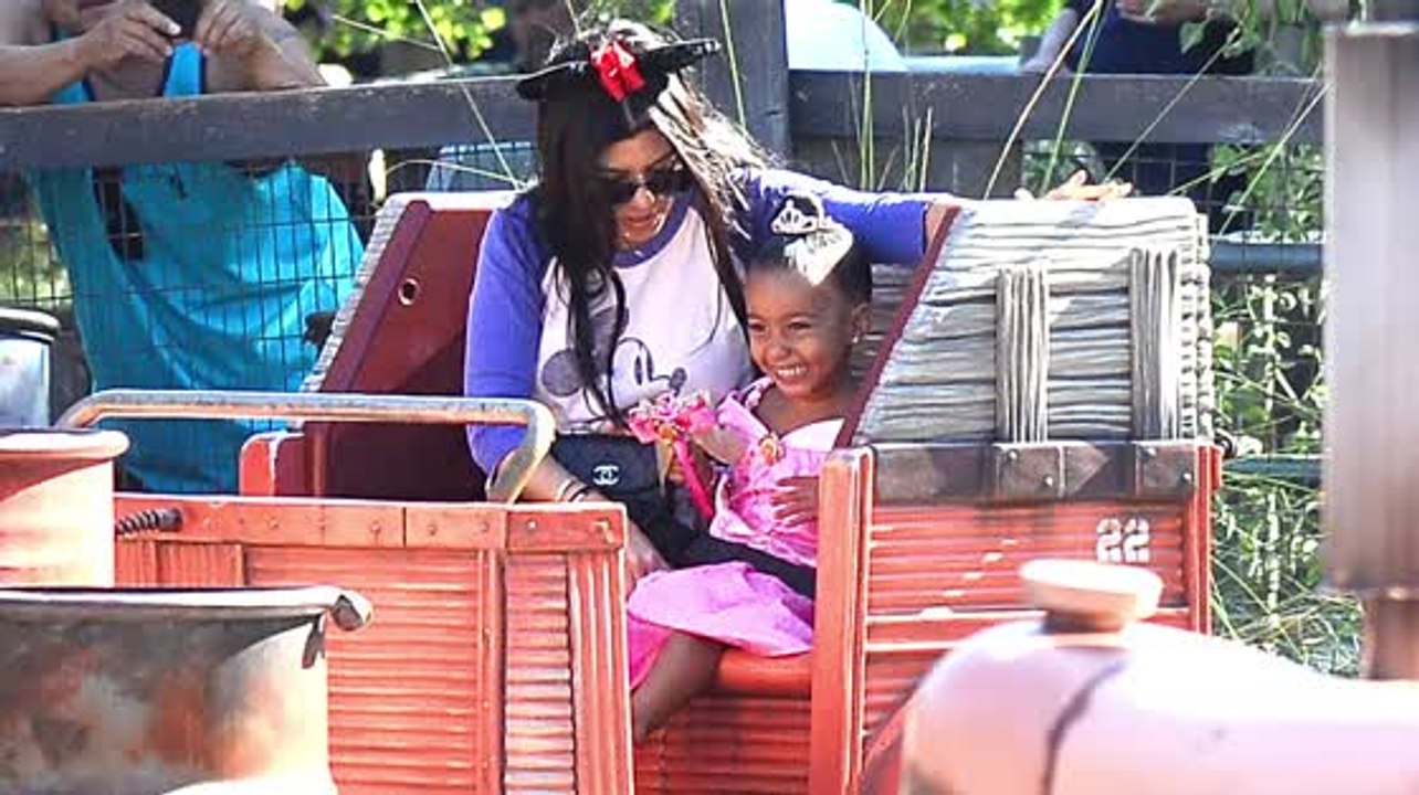 Die Kardashians feiern den Geburtstag von North West im Disneyland