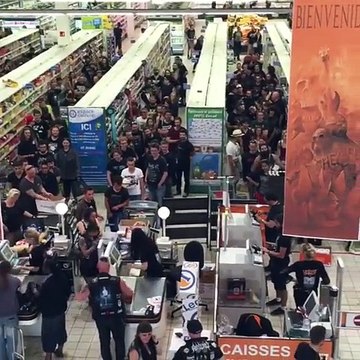 On appelle ça l'effet Hellfest : Des centaines de métalleux chez Leclerc - Hellfest 2016