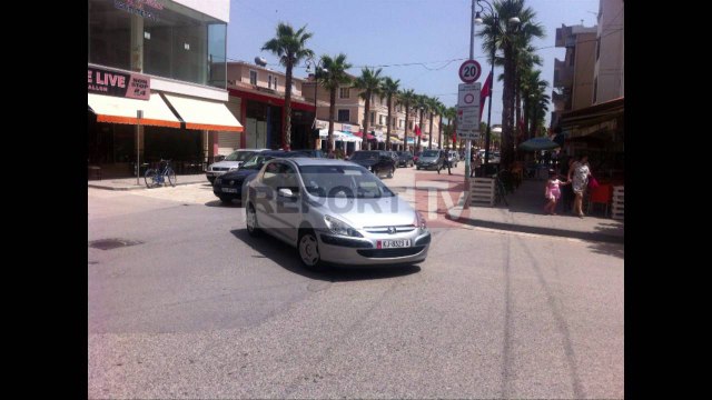 Report TV - Ish-drejtori i PS Kavajë plagos kreun e Forumit Rinor të PD-së