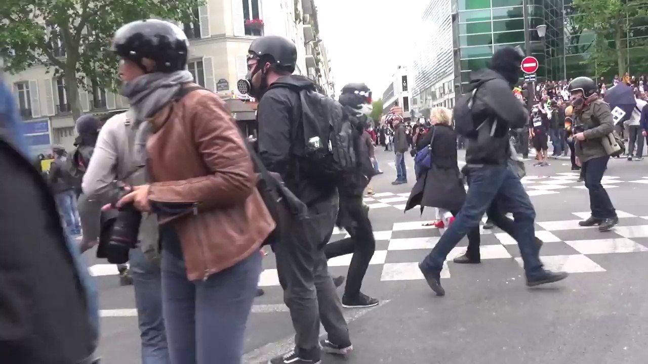 2h de violences entre CRS et casseurs lors des manifs du 14 juin 2016 à Paris