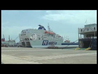 Ora News -  Klosi me të diplomuarit në “Navigacion”: Garanci punësimi