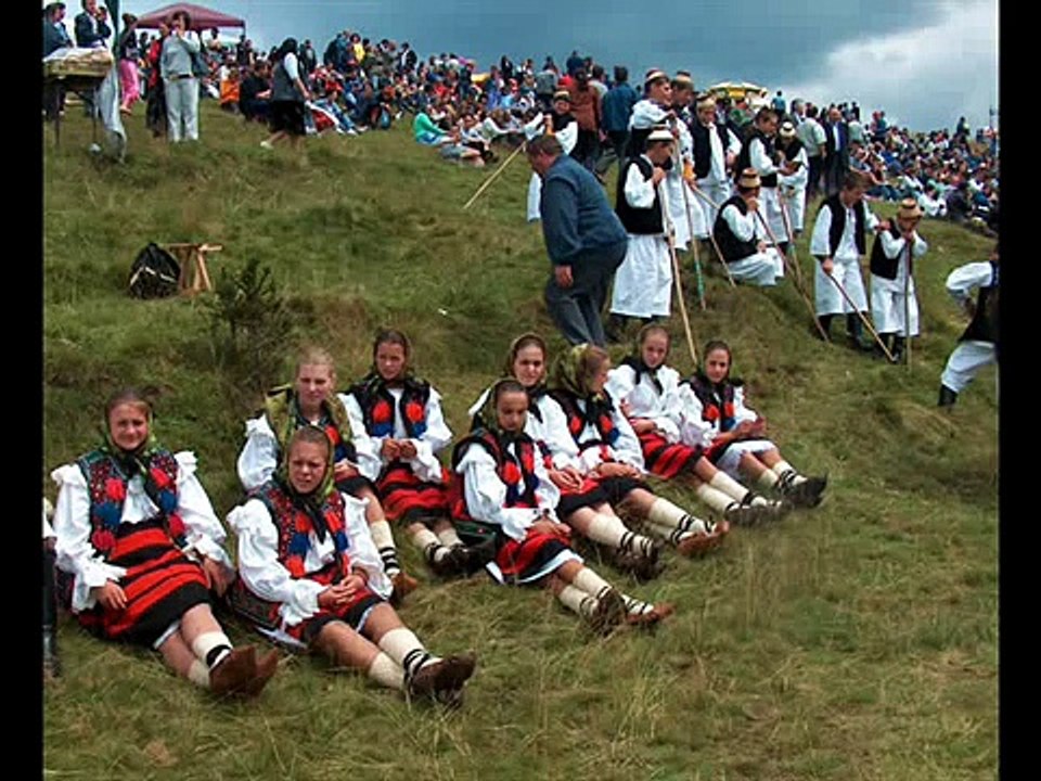 JOCUL Nr.25 '' JOCUL MIRESEI '' ( Dance of the Bride ) Romanian Folk Dance